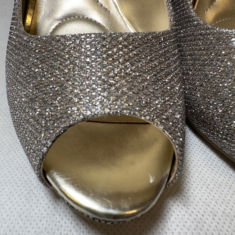 Bandolino Gold Glitter Peep-Toe Heels US Size:8 - Picture 3 of 9